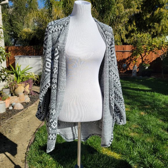 New MD Aztec Print Open Front Dolman Sleeve Cardigan - Picture 7 of 10